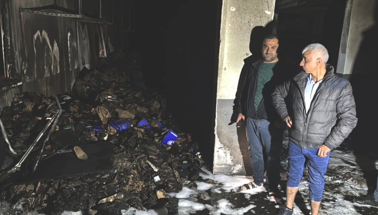 Siirt'te Terlik Fabrikasında Yangın Çıktı: 11 Kişi Dumandan Etkilendi!
