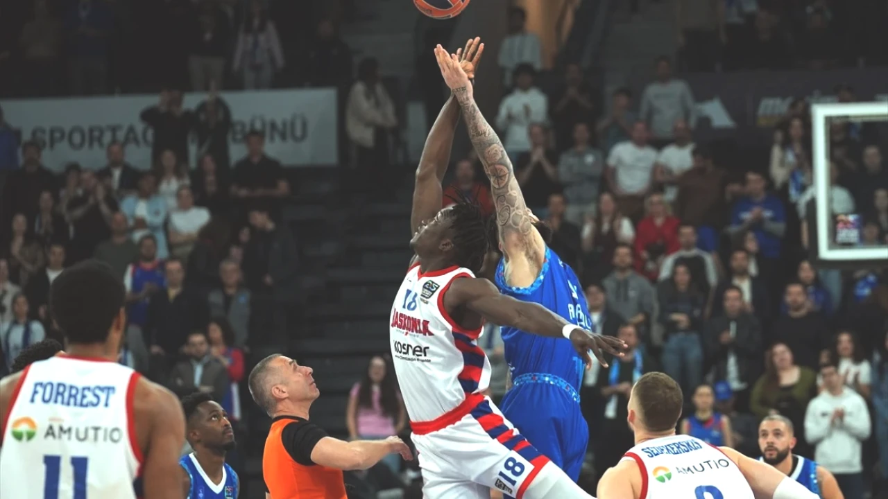 Anadolu Efes, Baskonia'yı Yenerek Şampiyonluk Yolunda Bir Adım Attı